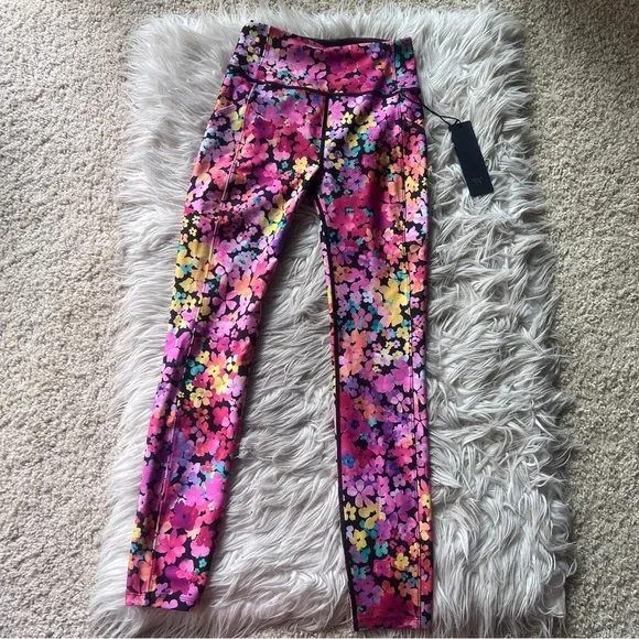 NWT wear it to heart floral legging
